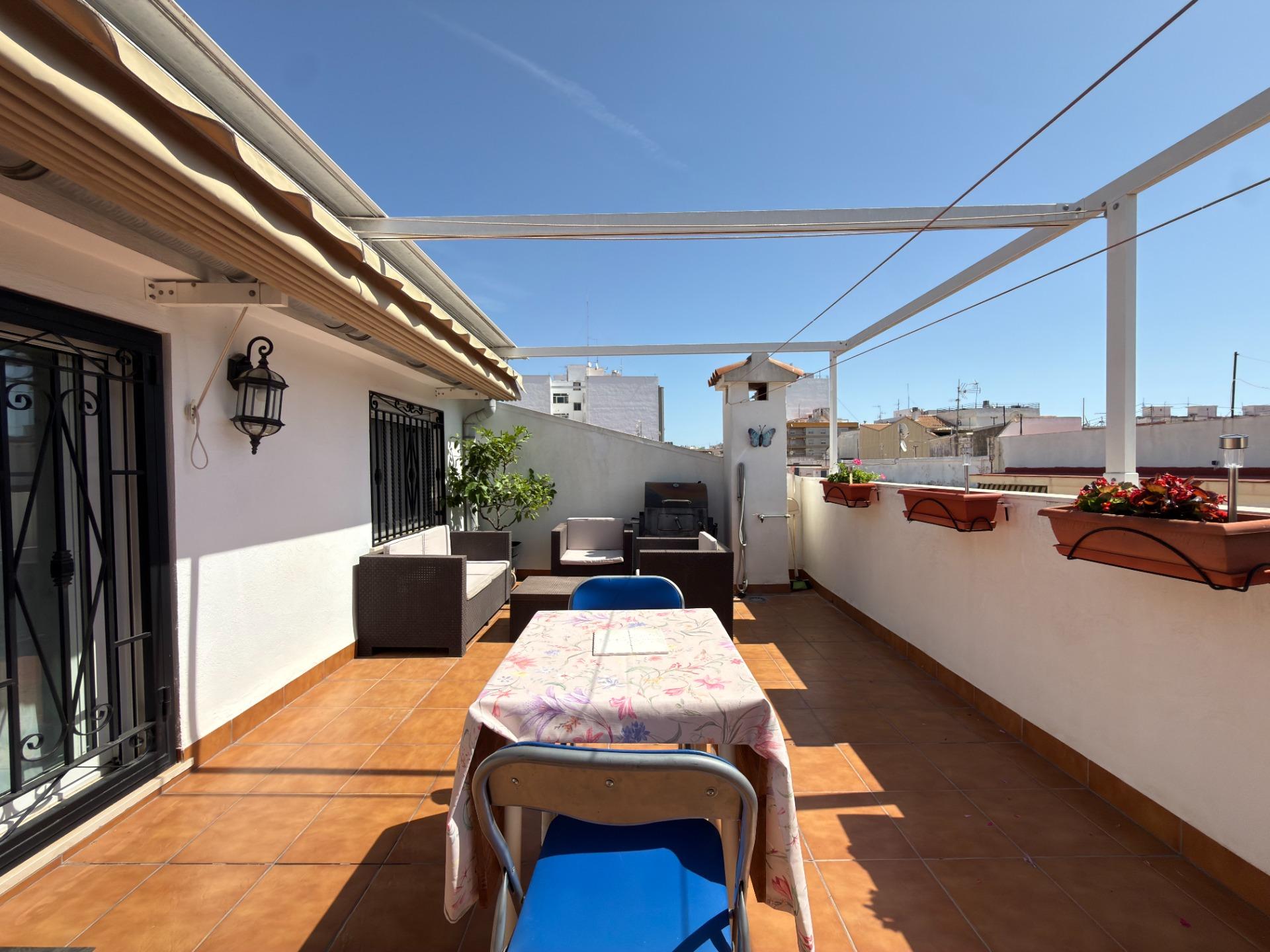 EXCLUSIVO DÚPLEX EN UNA DE LAS MEJORES ZONAS DE GANDÍA CON GARAJE, TRASTERO Y ESPECTACULAR TERRAZA