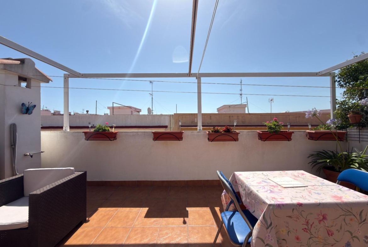 EXCLUSIVO DÚPLEX EN UNA DE LAS MEJORES ZONAS DE GANDÍA CON GARAJE, TRASTERO Y ESPECTACULAR TERRAZA