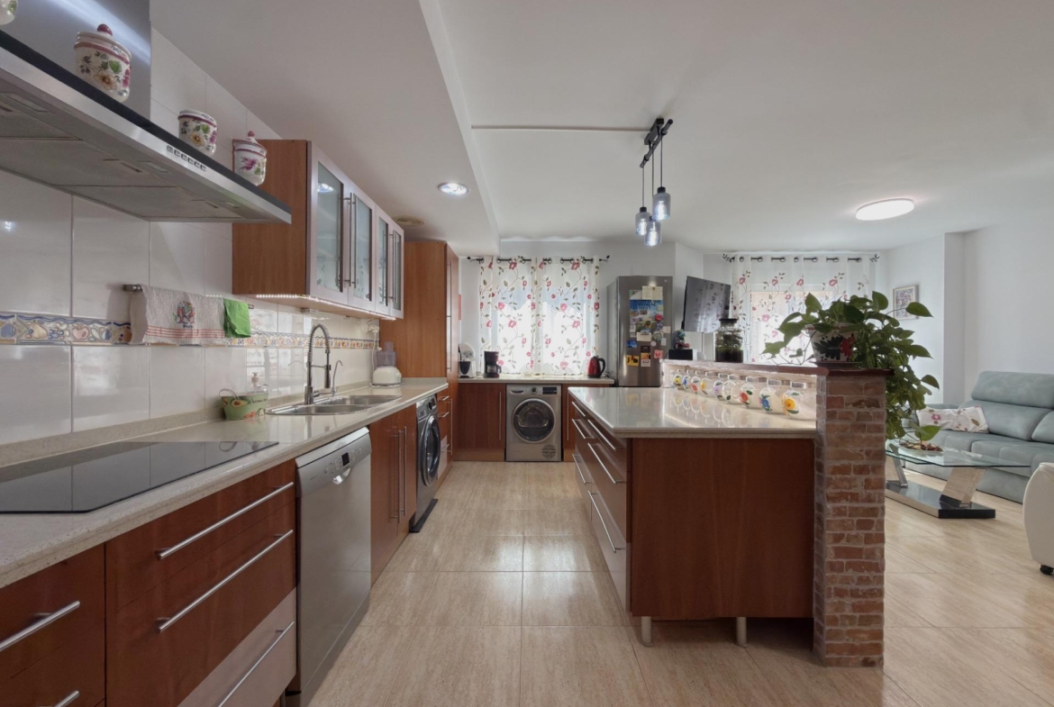EXCLUSIVO DÚPLEX EN UNA DE LAS MEJORES ZONAS DE GANDÍA CON GARAJE, TRASTERO Y ESPECTACULAR TERRAZA