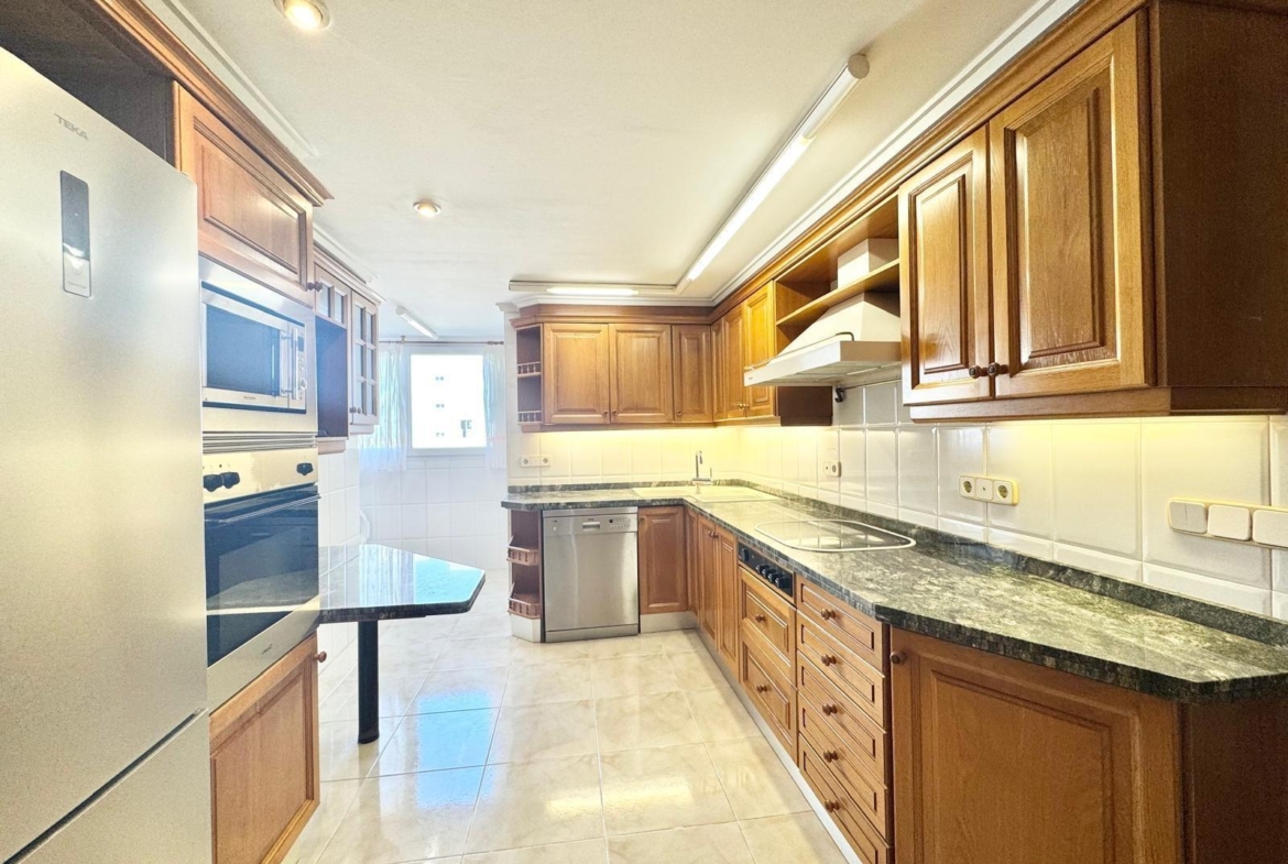 Alquiler en Gandía, zona Paseo Germanías — 950 €/mes