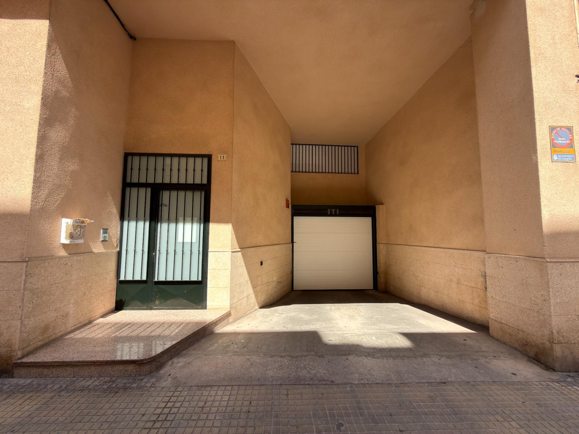 EXCLUSIVO DÚPLEX EN UNA DE LAS MEJORES ZONAS DE GANDÍA CON GARAJE, TRASTERO Y ESPECTACULAR TERRAZA