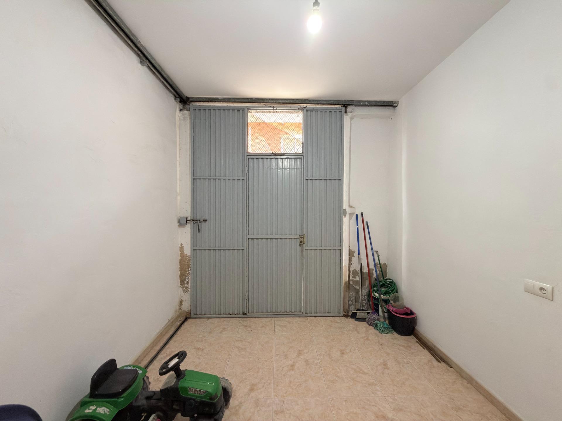 Casa reformada con gran patio y dos plantas diáfanas en Benicolet