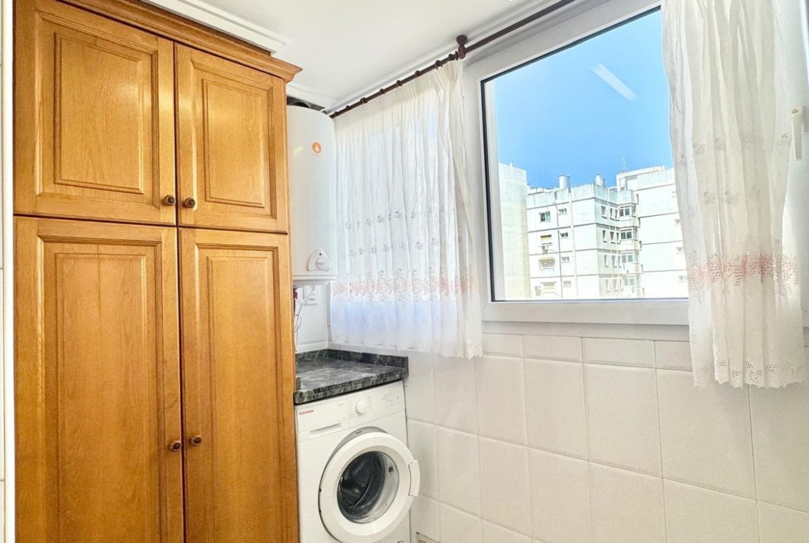Alquiler en Gandía, zona Paseo Germanías — 950 €/mes