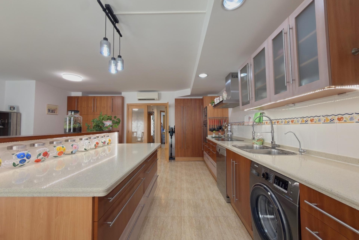 EXCLUSIVO DÚPLEX EN UNA DE LAS MEJORES ZONAS DE GANDÍA CON GARAJE, TRASTERO Y ESPECTACULAR TERRAZA