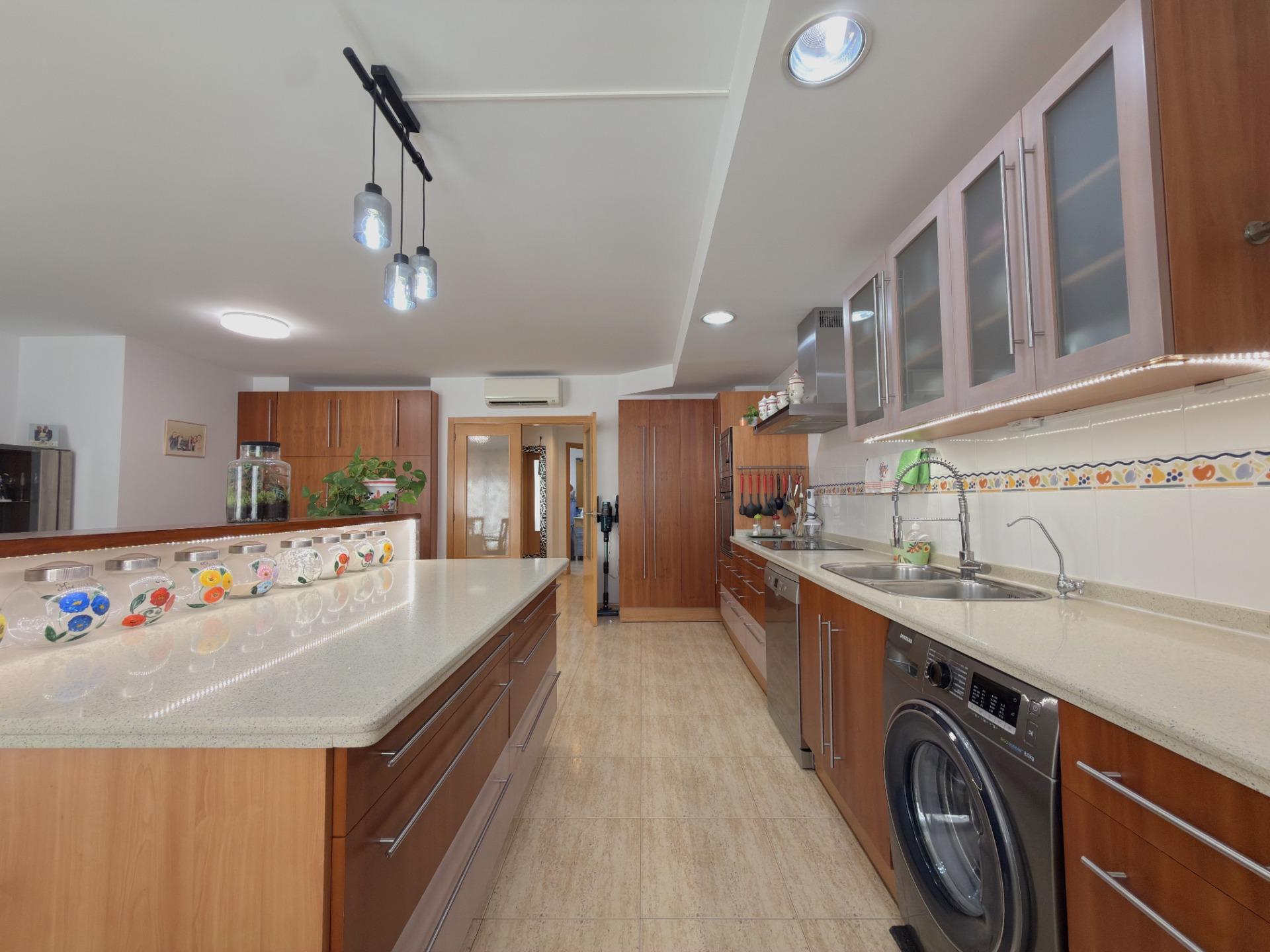 EXCLUSIVO DÚPLEX EN UNA DE LAS MEJORES ZONAS DE GANDÍA CON GARAJE, TRASTERO Y ESPECTACULAR TERRAZA